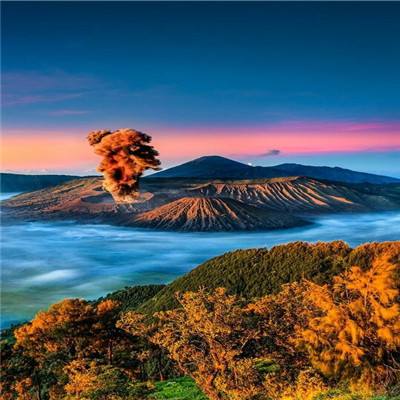 喷涌的岩浆：冰岛火山再次喷发
